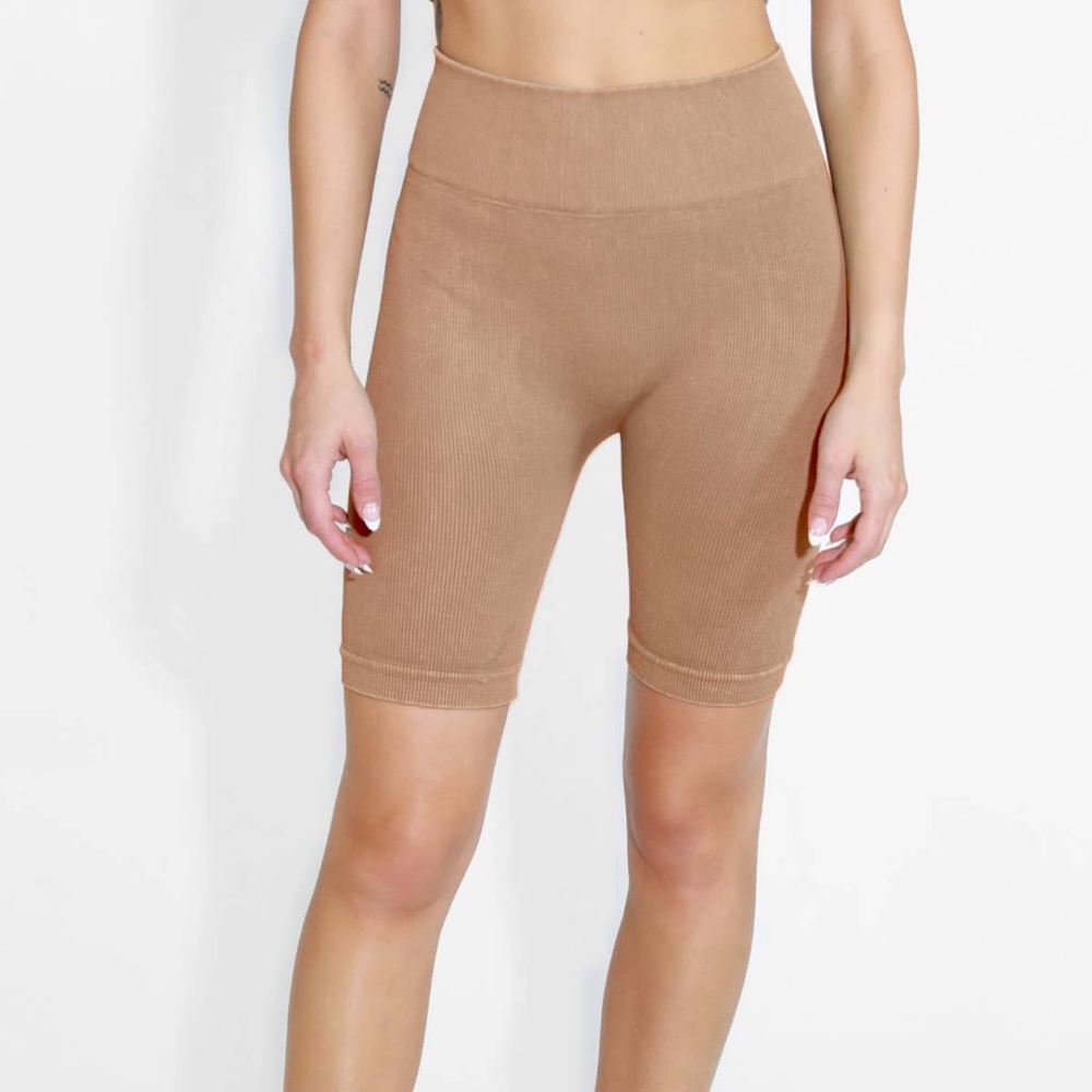 Beige ribbed biker shorts
